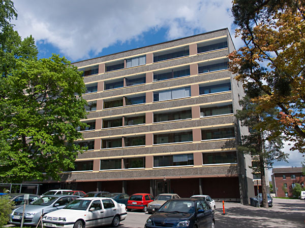 H&auml;meenkadun kerrostaloja